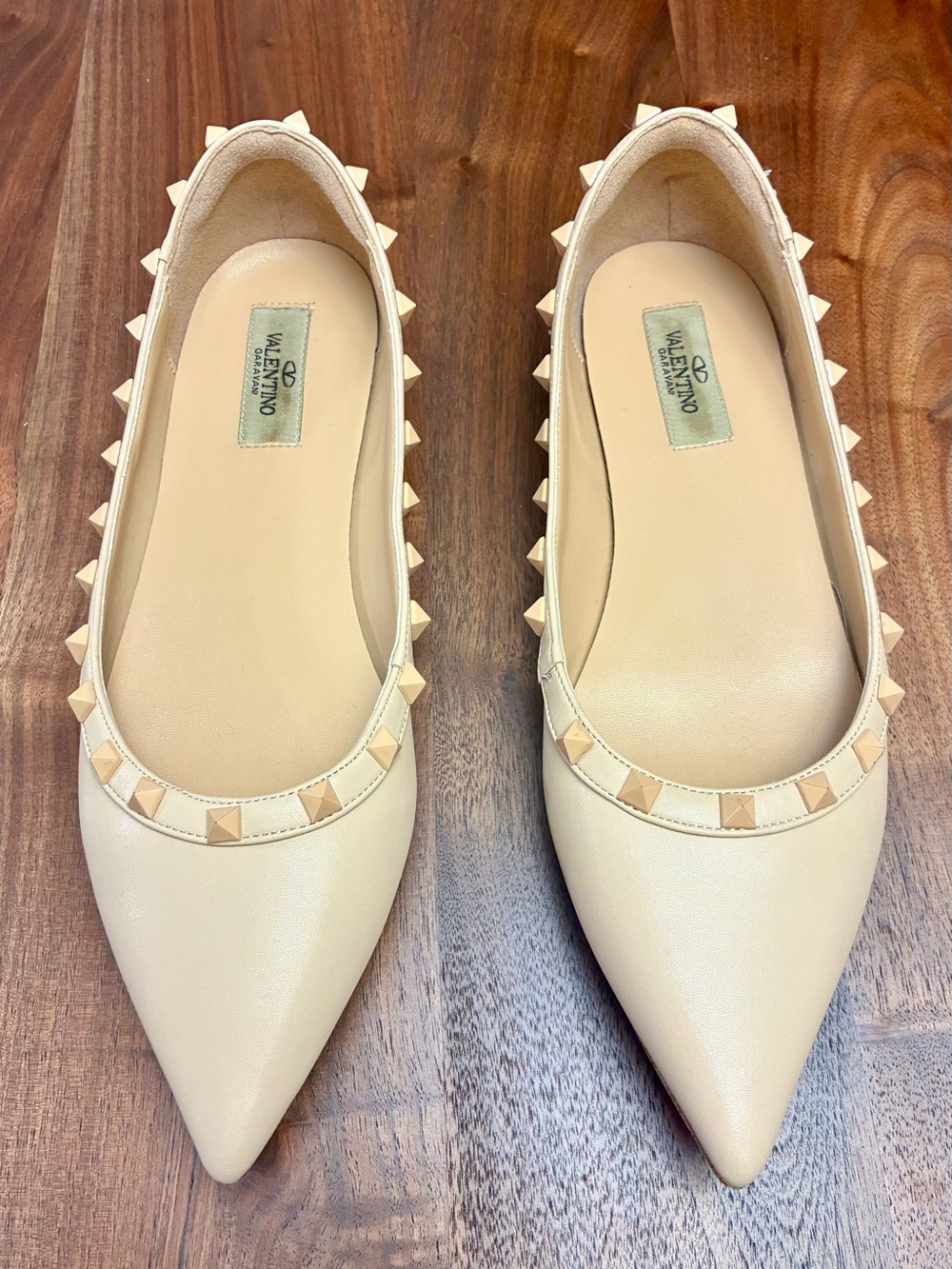 Valentino Garavani authentic 100% leather Rockstud Pointed Toe flat signature 40